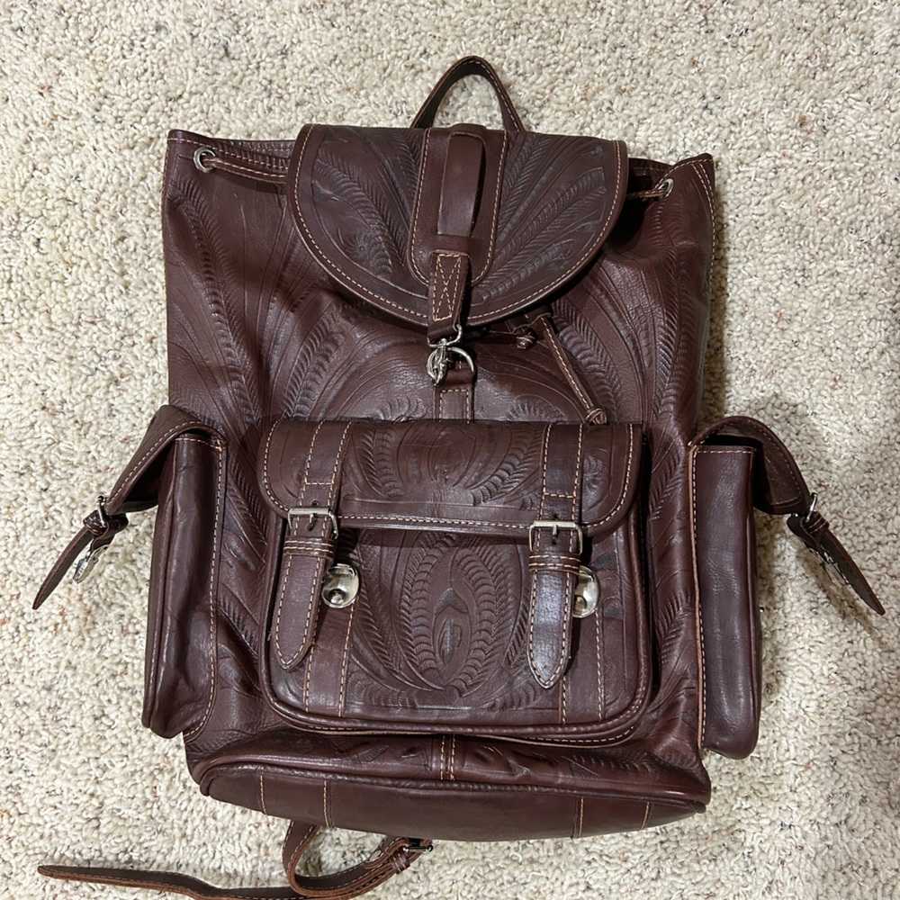 Elegant Brown Leather Backpack - Picture 2 of 2